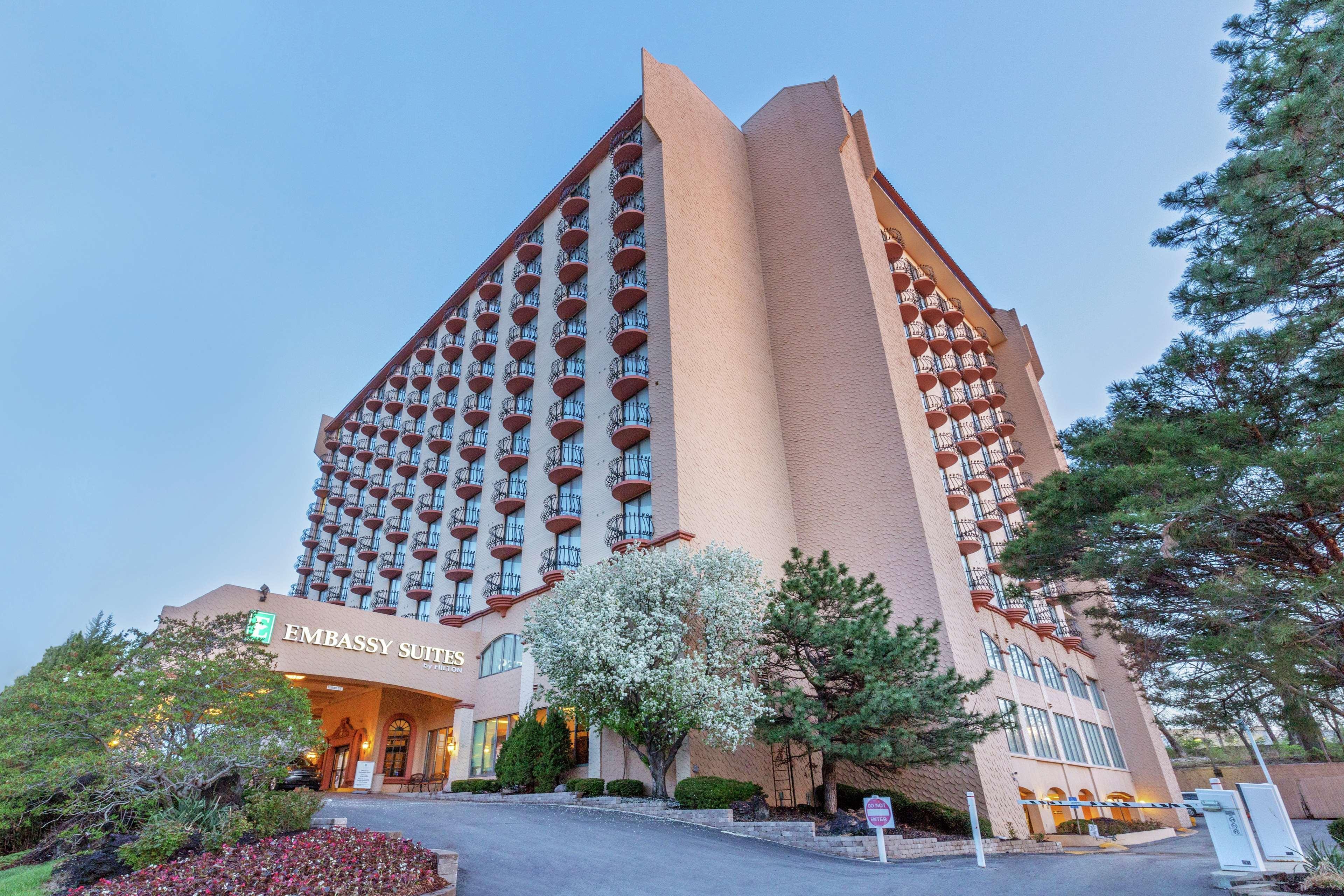 Embassy Suites By Hilton Kansas City Plaza Экстерьер фото