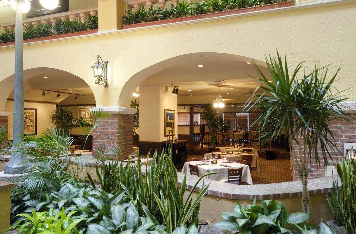 Embassy Suites By Hilton Kansas City Plaza Экстерьер фото