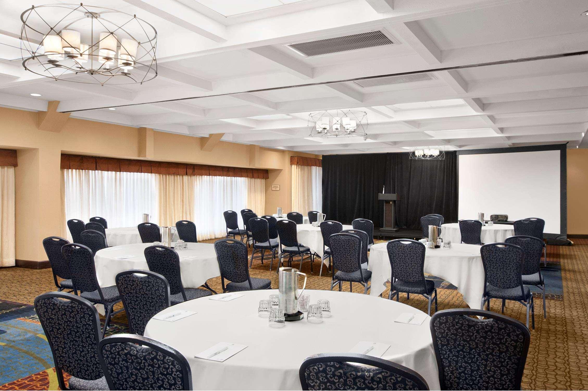 Embassy Suites By Hilton Kansas City Plaza Экстерьер фото