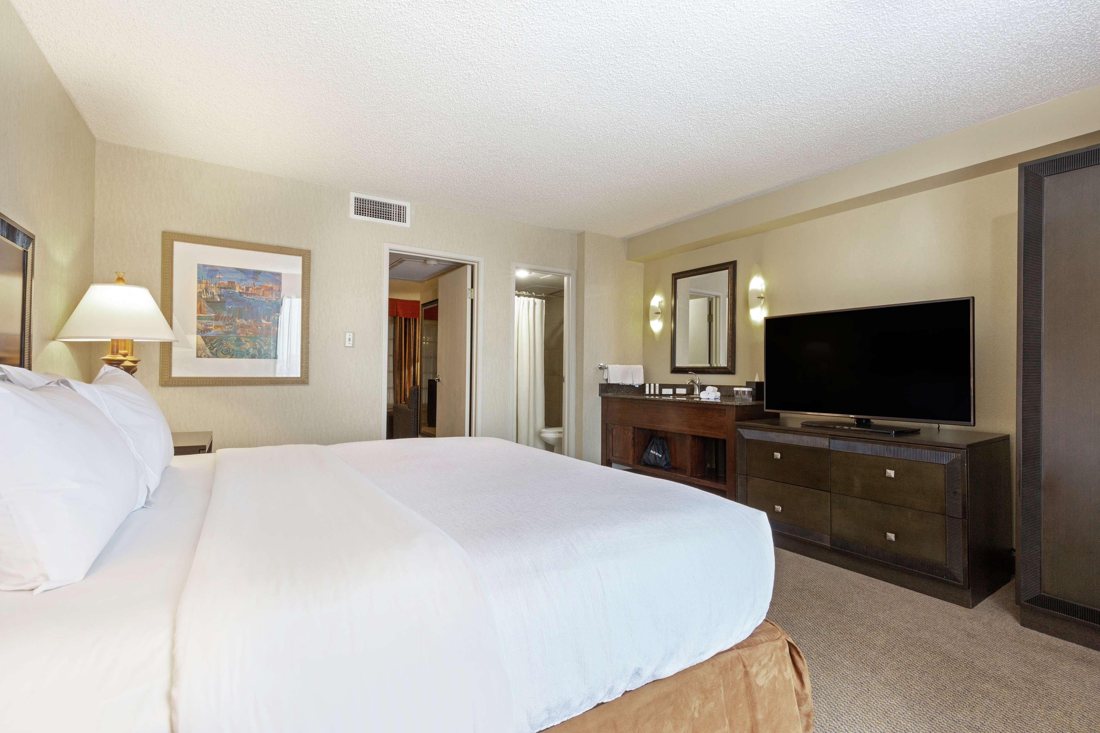 Embassy Suites By Hilton Kansas City Plaza Экстерьер фото