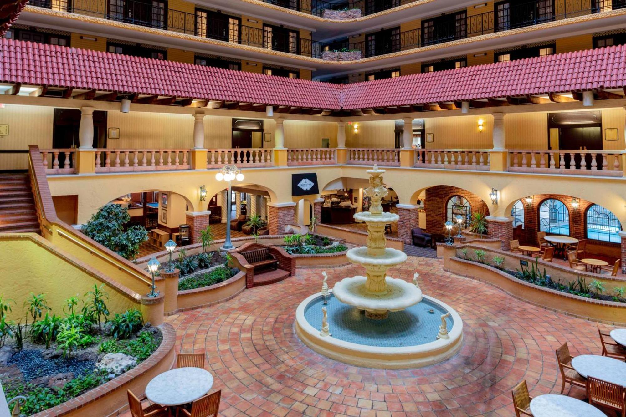 Embassy Suites By Hilton Kansas City Plaza Экстерьер фото